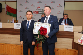Сегодня, 8 мая, последний рабочий день Игоря Петровича Лободы в должности директора ОАО «Жабинковский комбикормовый завод». Сегодня, 8 мая, последний рабочий день Игоря Петровича Лободы в должности директора ОАО «Жабинковский комбикормовый завод».